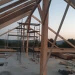 Budowa ośrodka – więźba dachowa